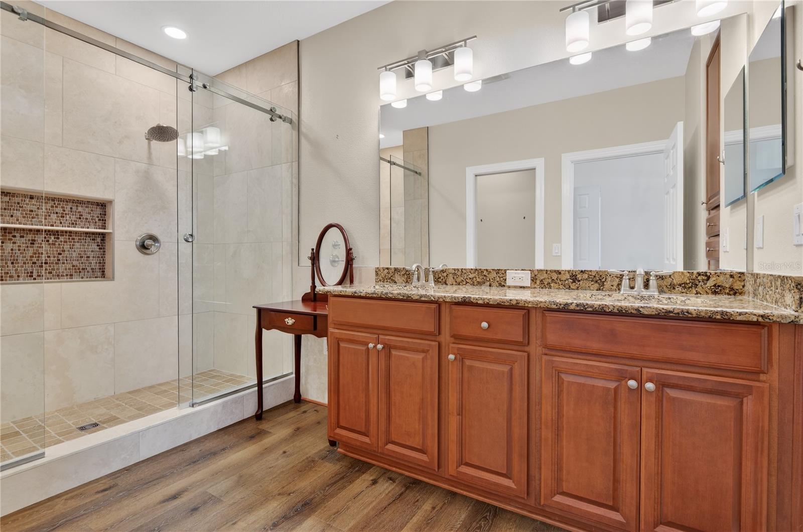 Image 24 of 42 For 205 49th Avenue N