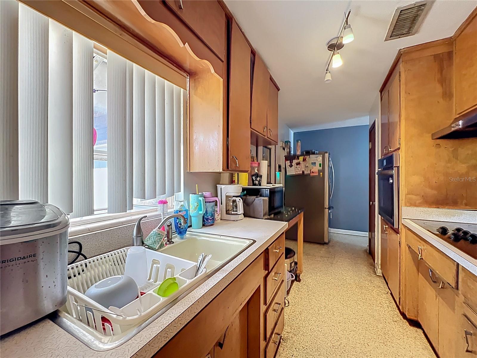 Image 16 of 68 For 811 Lake Mann Drive