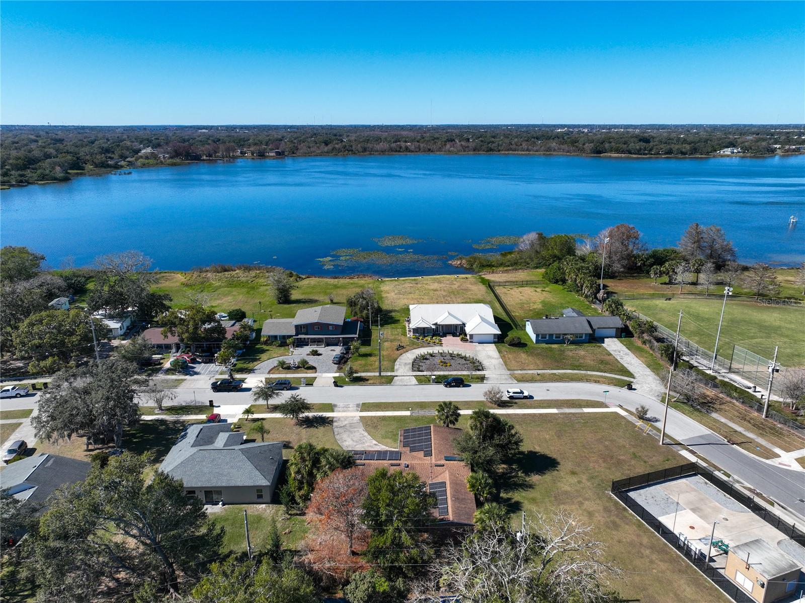 Image 2 of 68 For 811 Lake Mann Drive