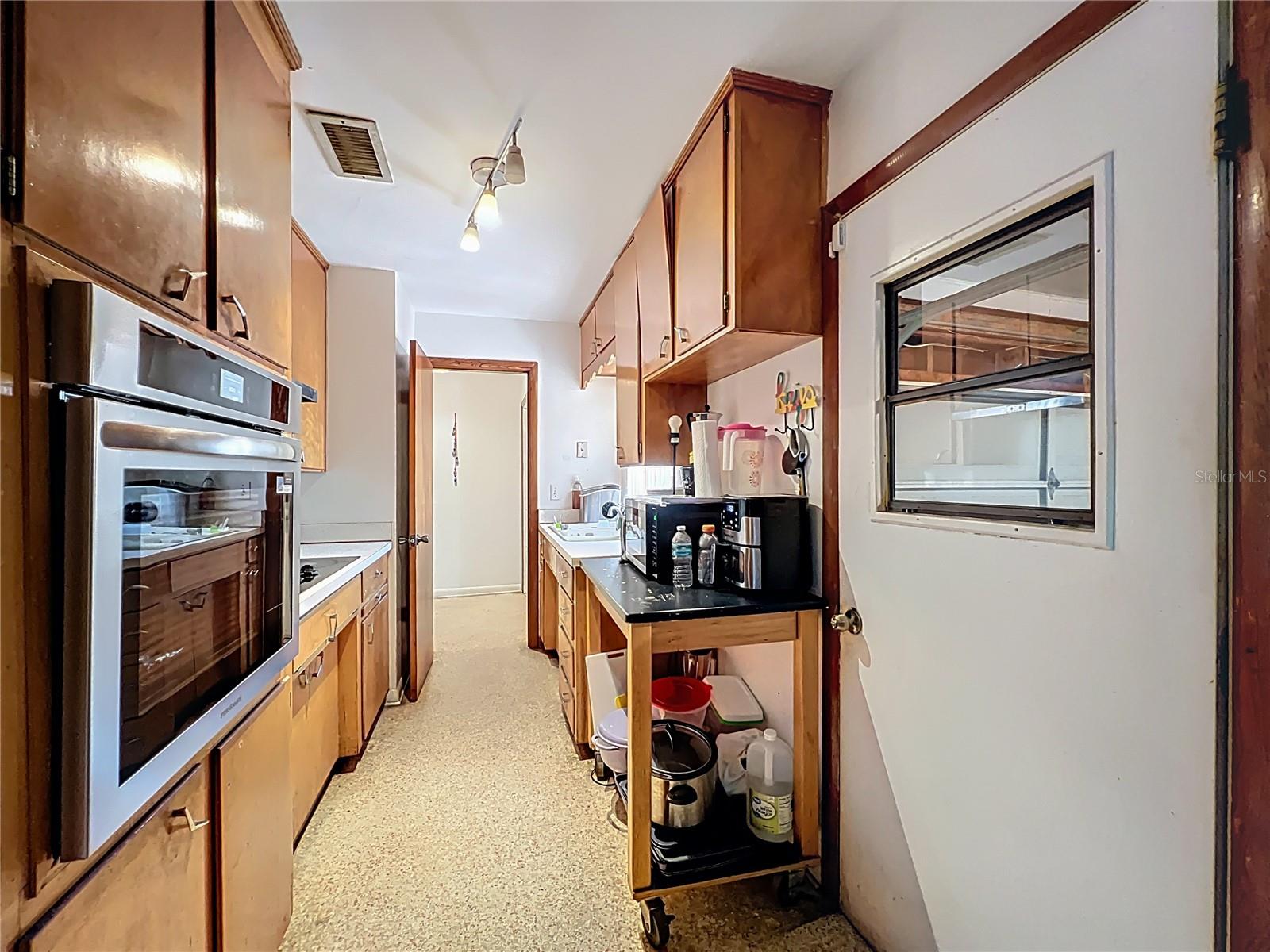 Image 20 of 68 For 811 Lake Mann Drive