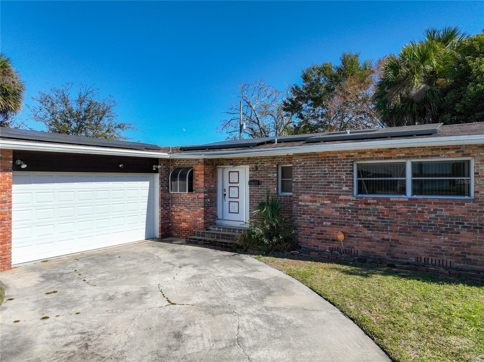 Image 4 of 68 For 811 Lake Mann Drive