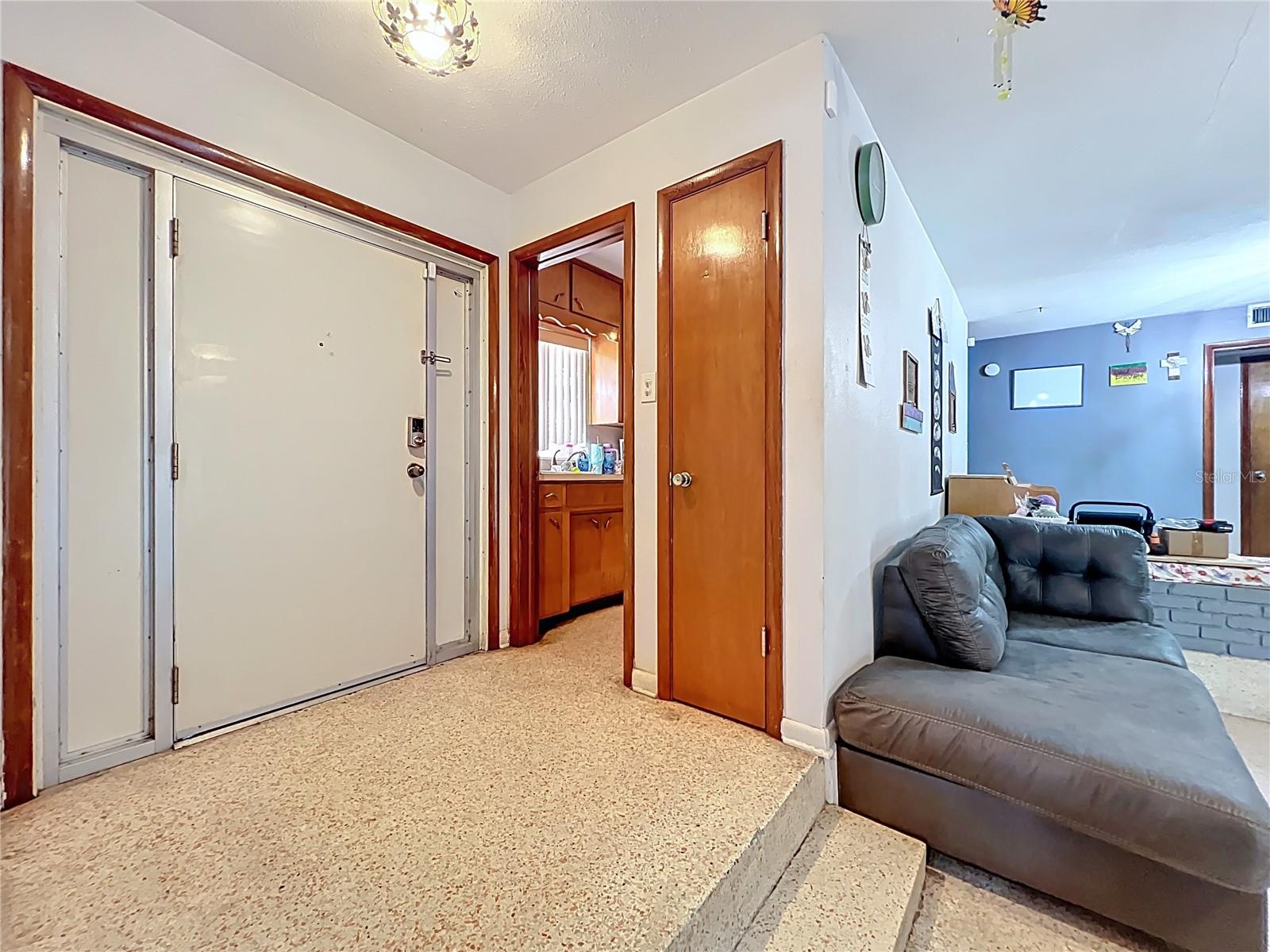 Image 6 of 68 For 811 Lake Mann Drive