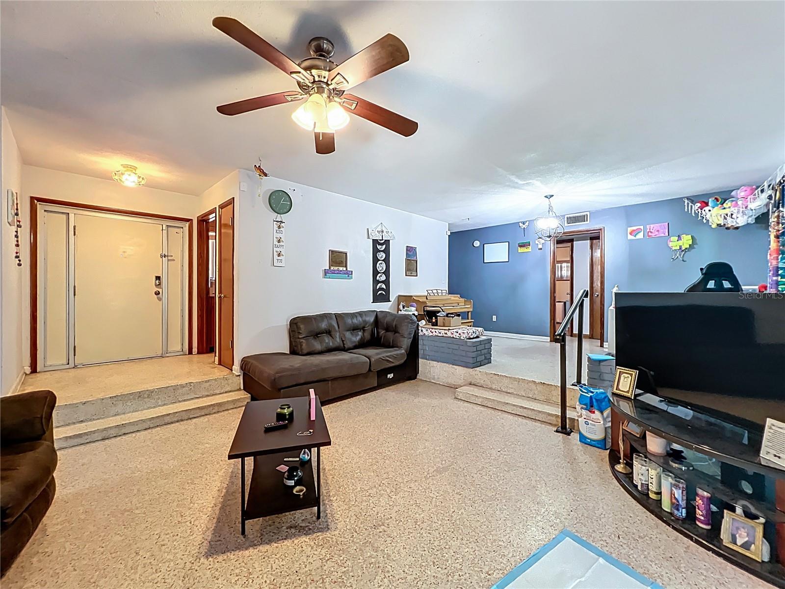 Image 9 of 68 For 811 Lake Mann Drive