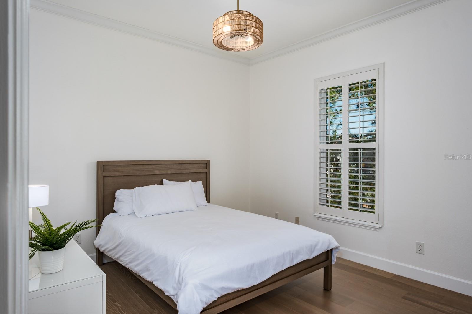 Image 46 of 89 For 1700 Oyster Point Way