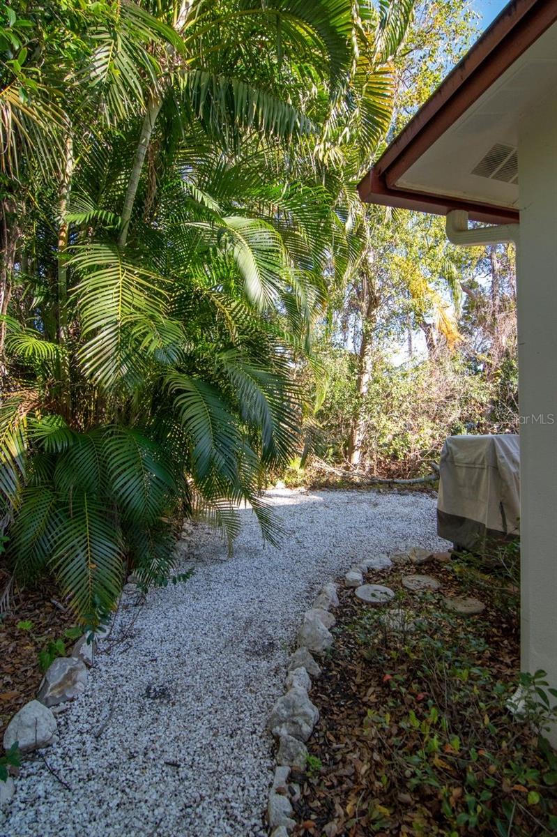 Listing photo id 34 for 236 North Street