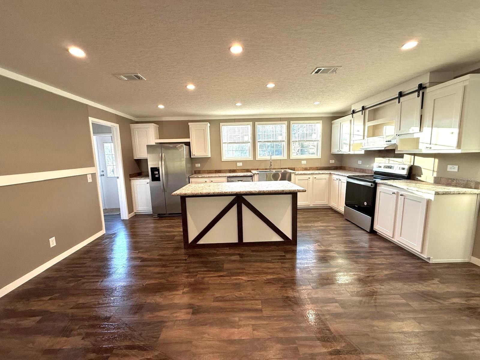 Image 11 of 15 For 15356 Apache Drive