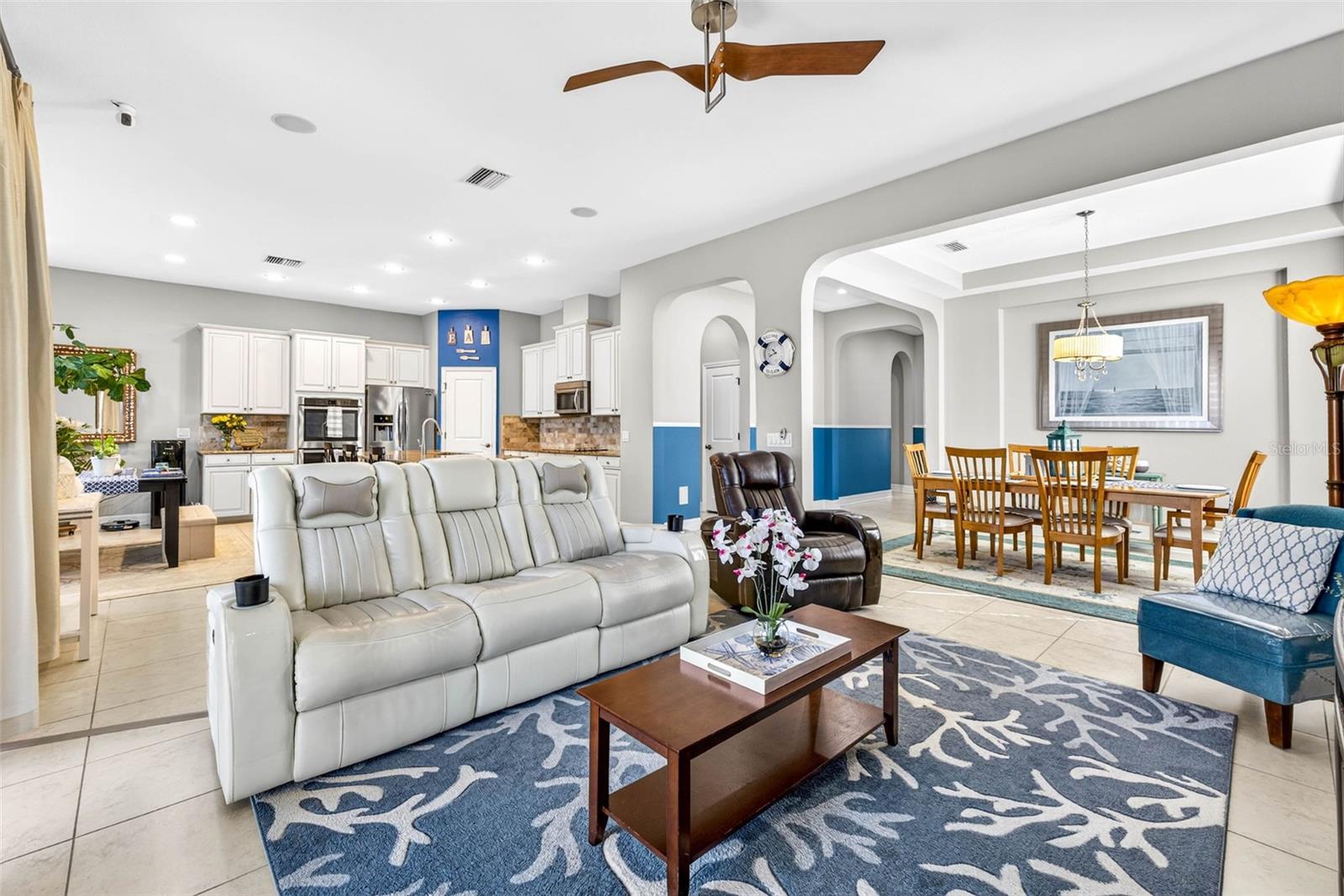 Listing photo id 13 for 7035 Peregrina Loop