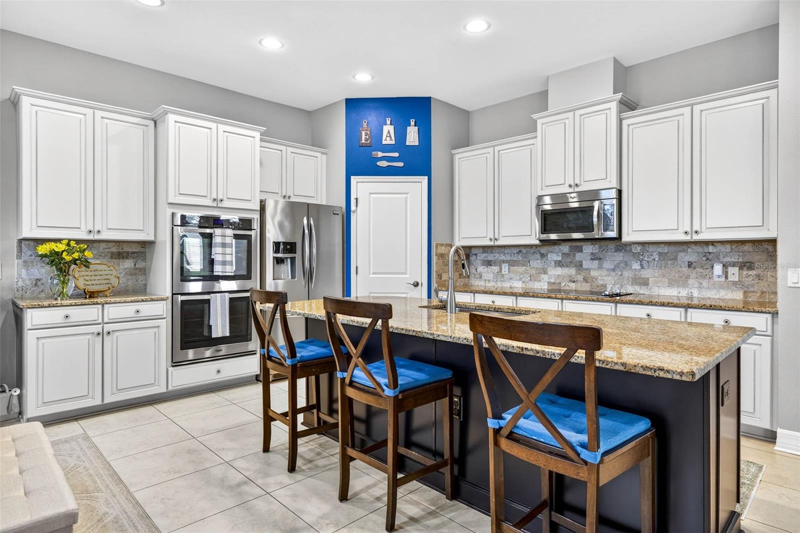 Listing photo id 15 for 7035 Peregrina Loop