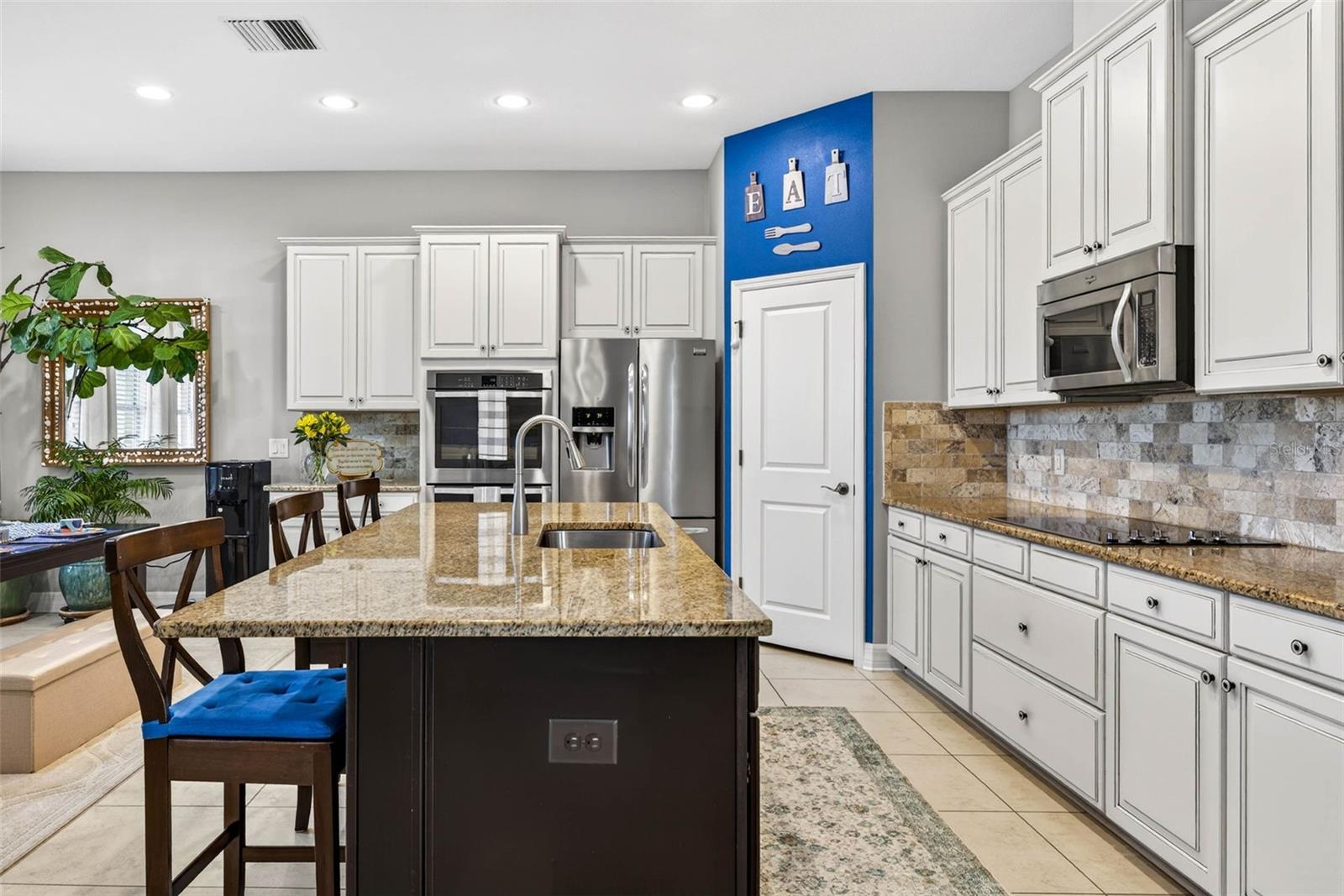 Listing photo id 16 for 7035 Peregrina Loop