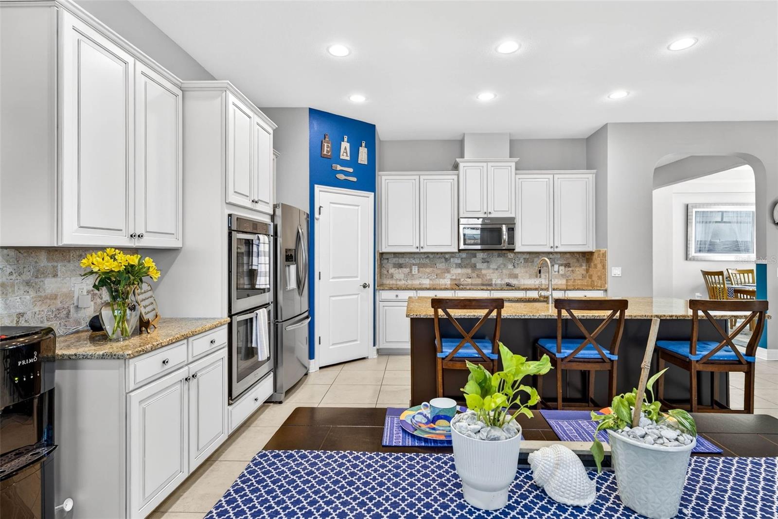 Listing photo id 17 for 7035 Peregrina Loop