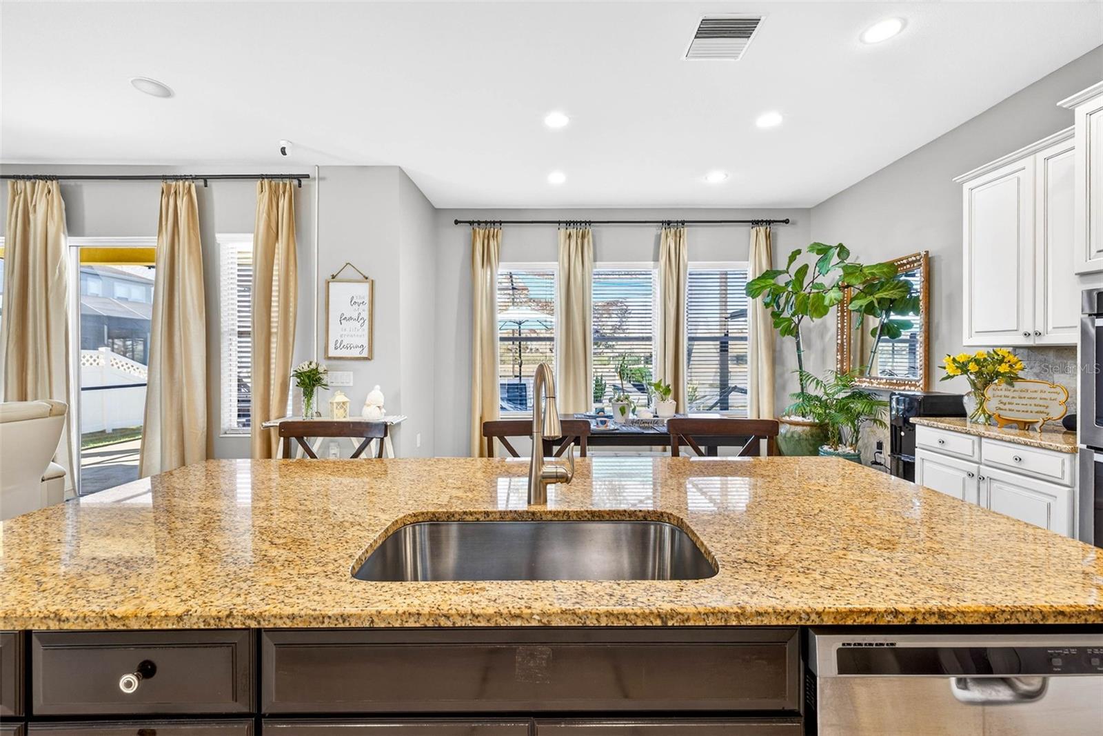 Listing photo id 18 for 7035 Peregrina Loop