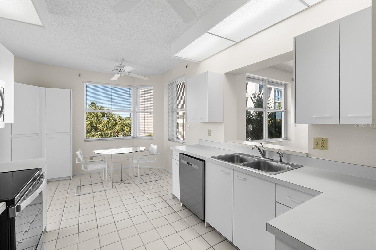 Image 10 of 75 For 8001 Sailboat Key Boulevard S 201