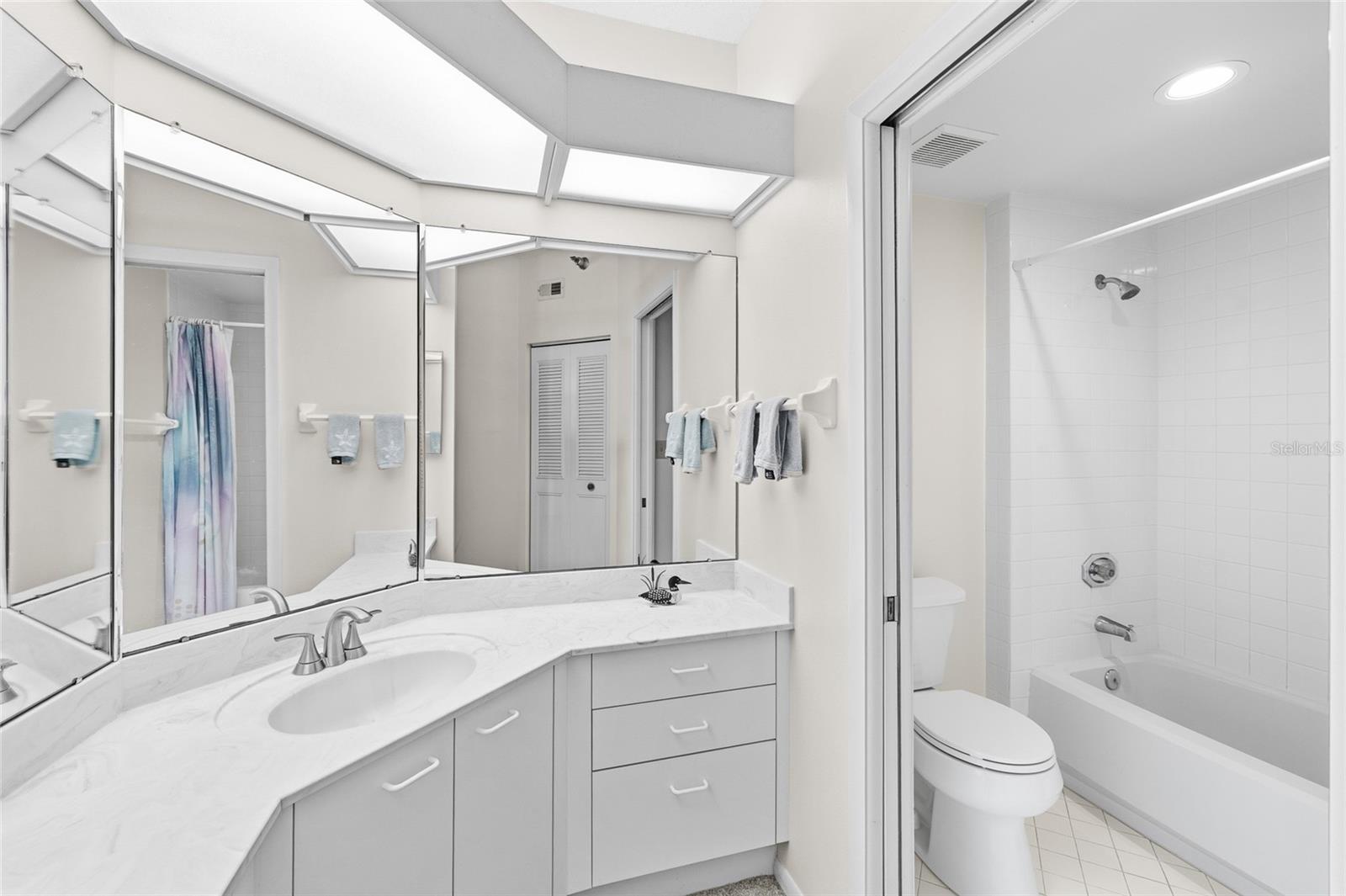 Image 28 of 75 For 8001 Sailboat Key Boulevard S 201