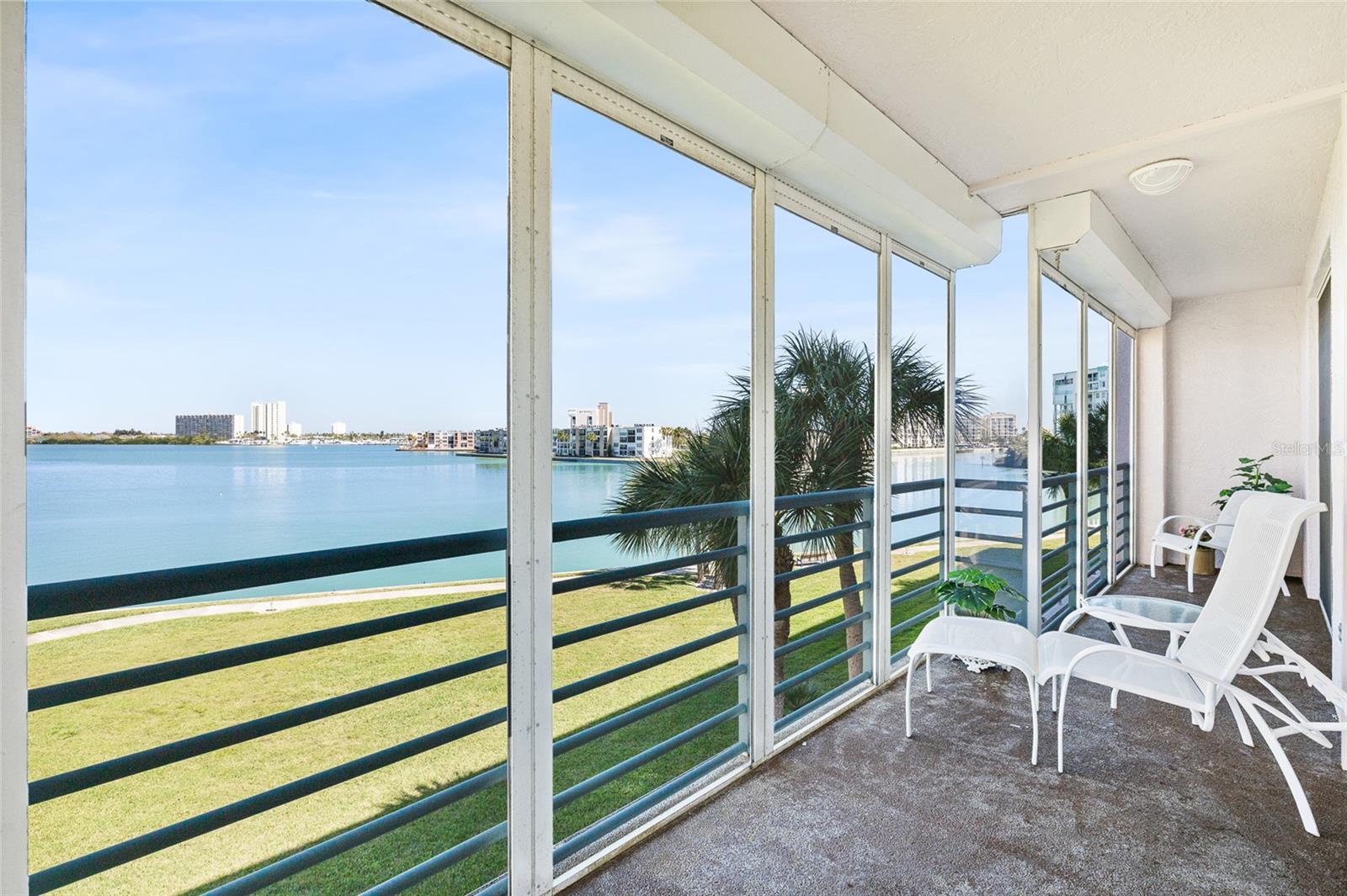 Image 36 of 75 For 8001 Sailboat Key Boulevard S 201