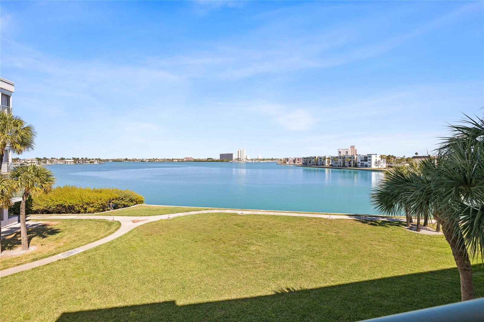 Image 38 of 75 For 8001 Sailboat Key Boulevard S 201