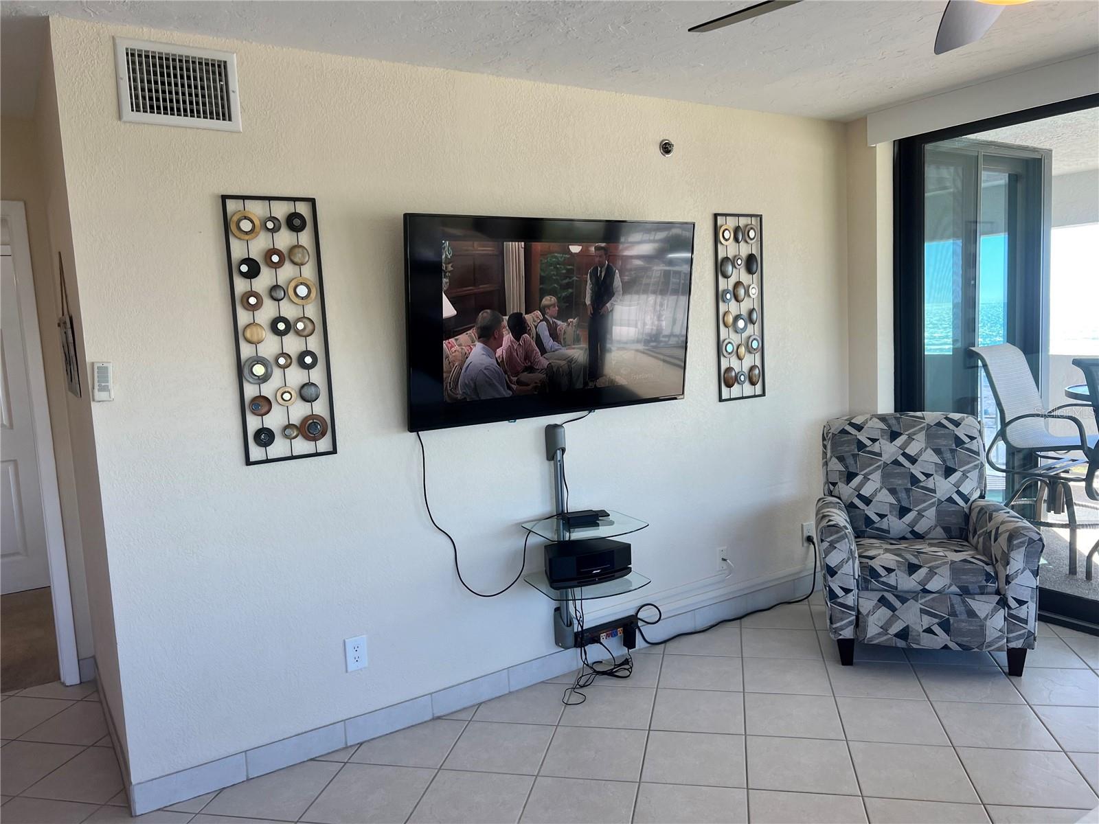 Image 11 of 43 For 1001 Point Of Rocks Road 412