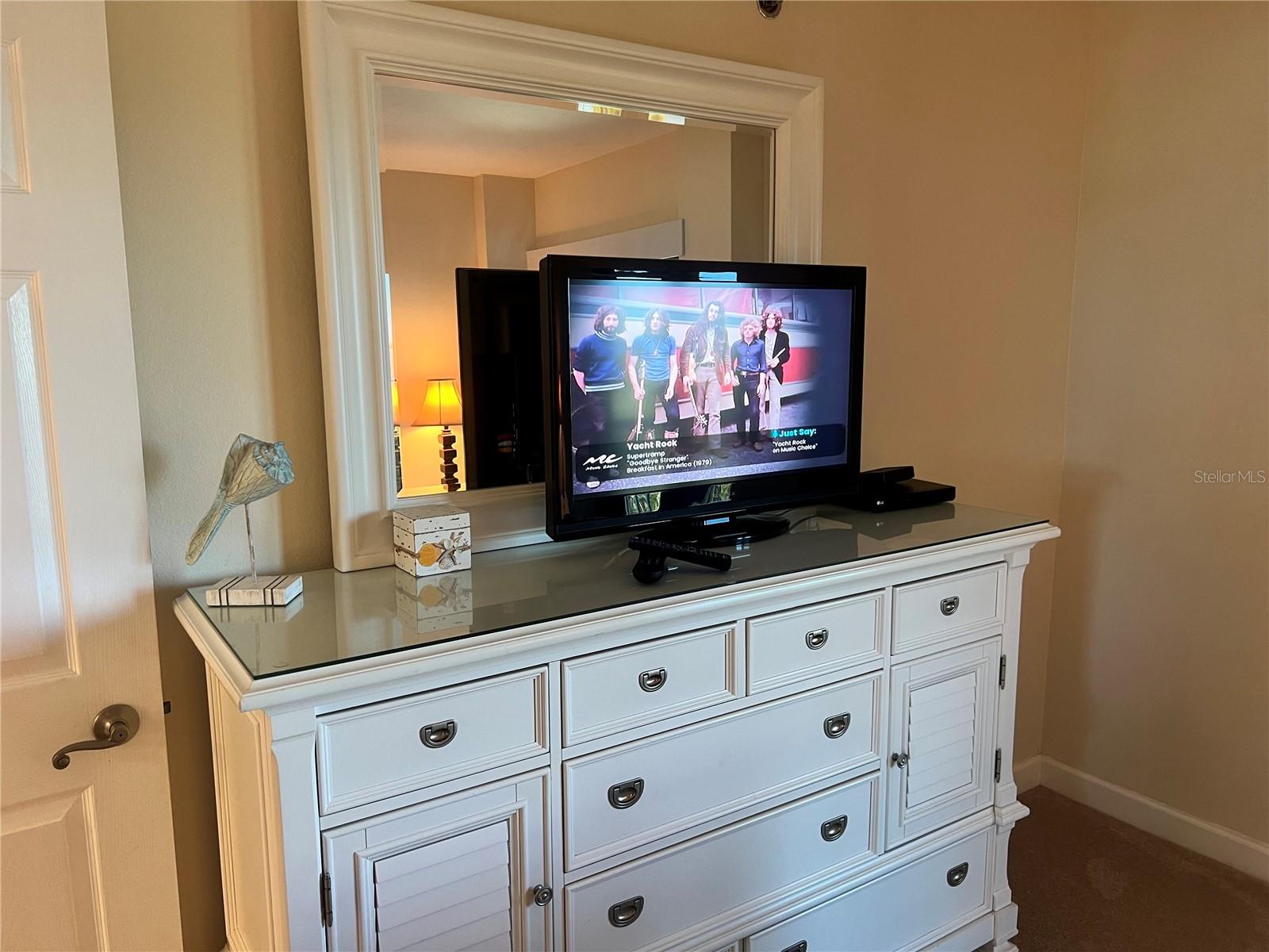 Image 14 of 43 For 1001 Point Of Rocks Road 412