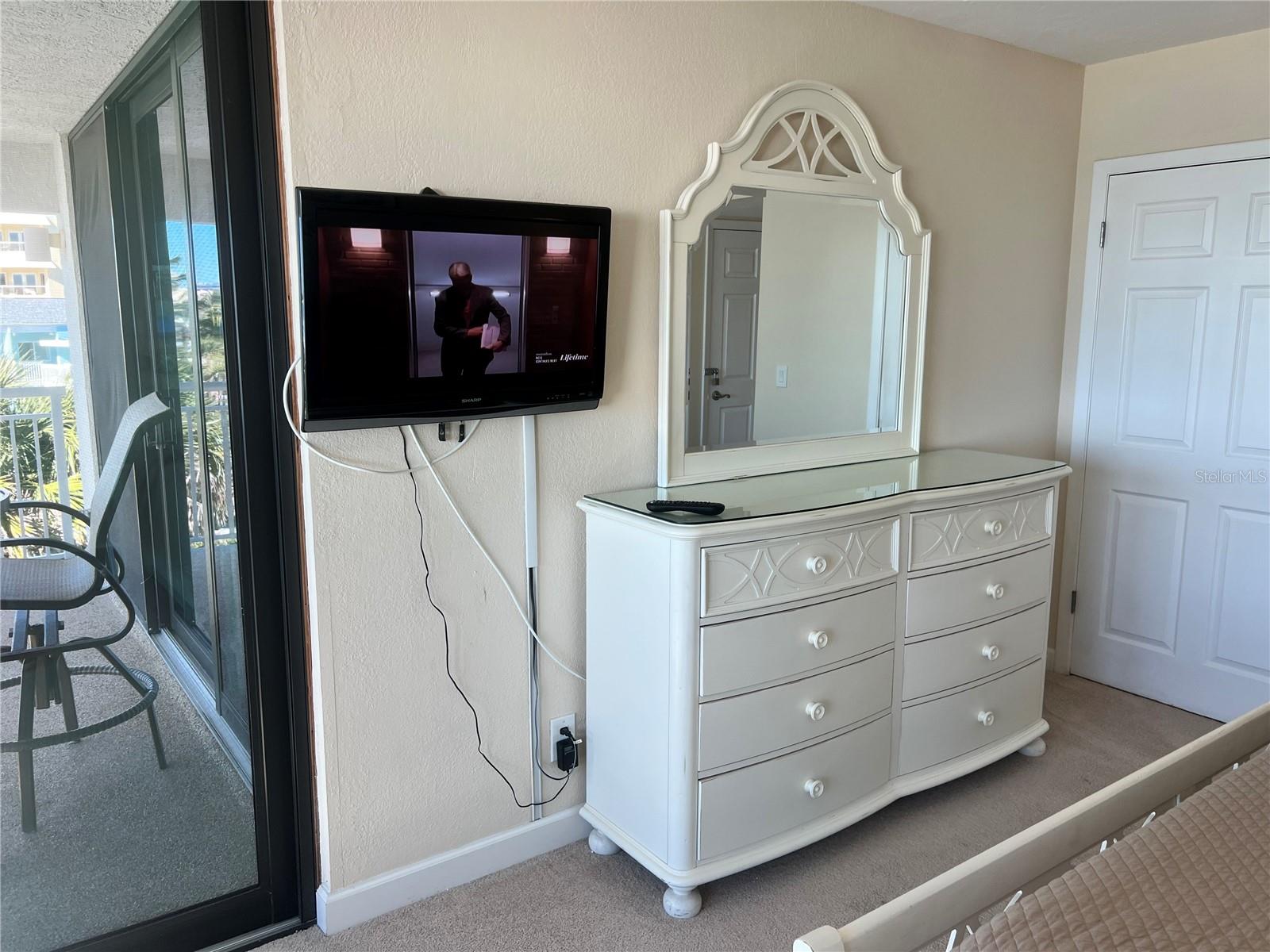 Image 17 of 43 For 1001 Point Of Rocks Road 412