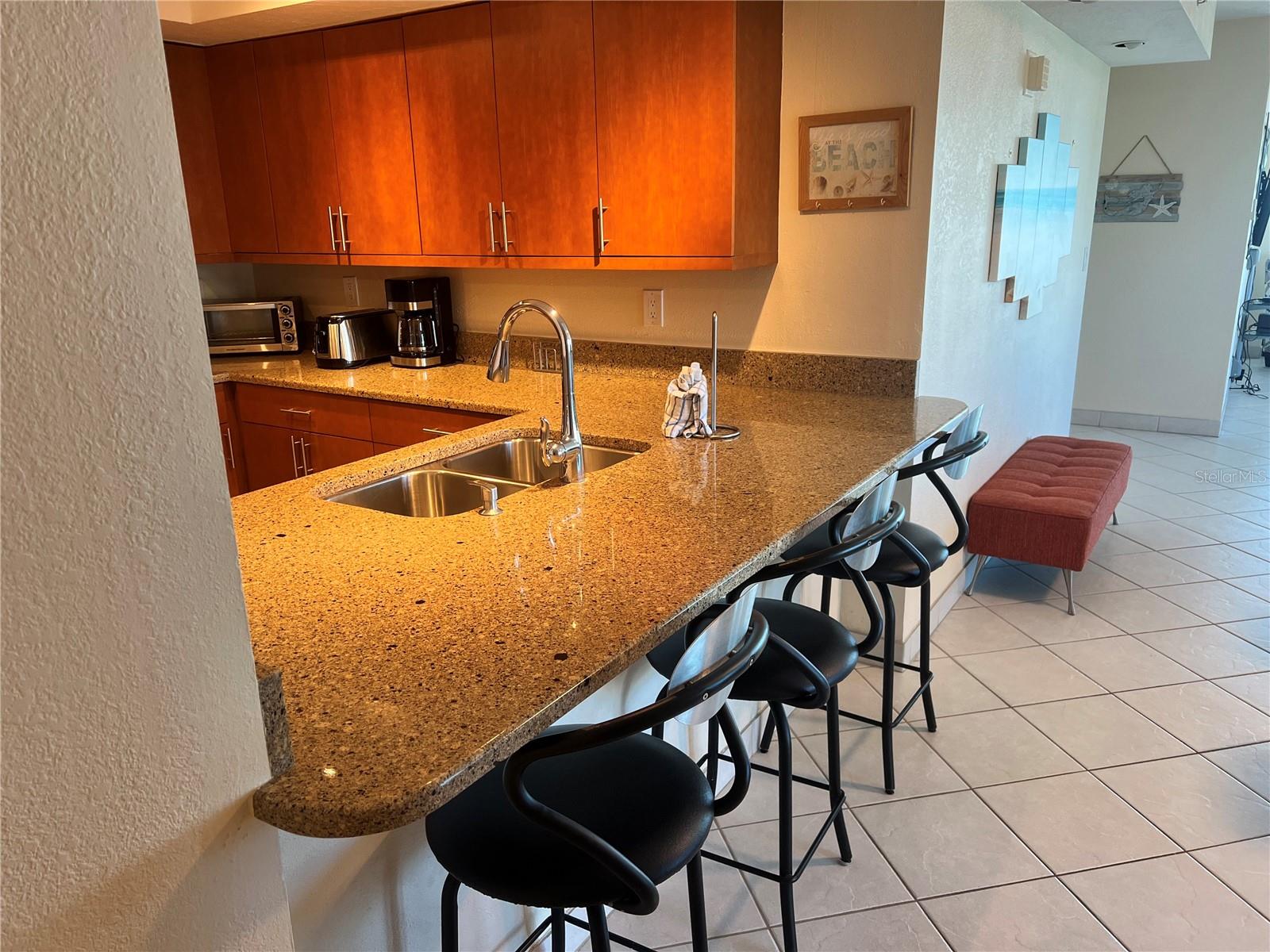 Image 7 of 43 For 1001 Point Of Rocks Road 412