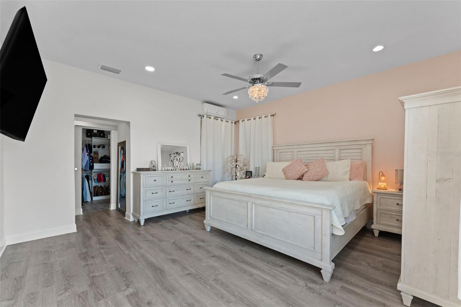 Image 18 of 46 For 7811 1st Avenue S