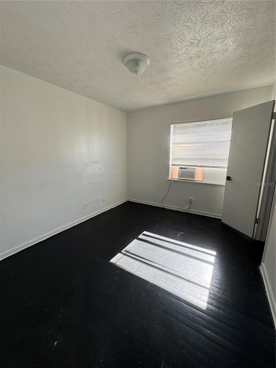 Image 10 of 18 For 1131 Phelps Street