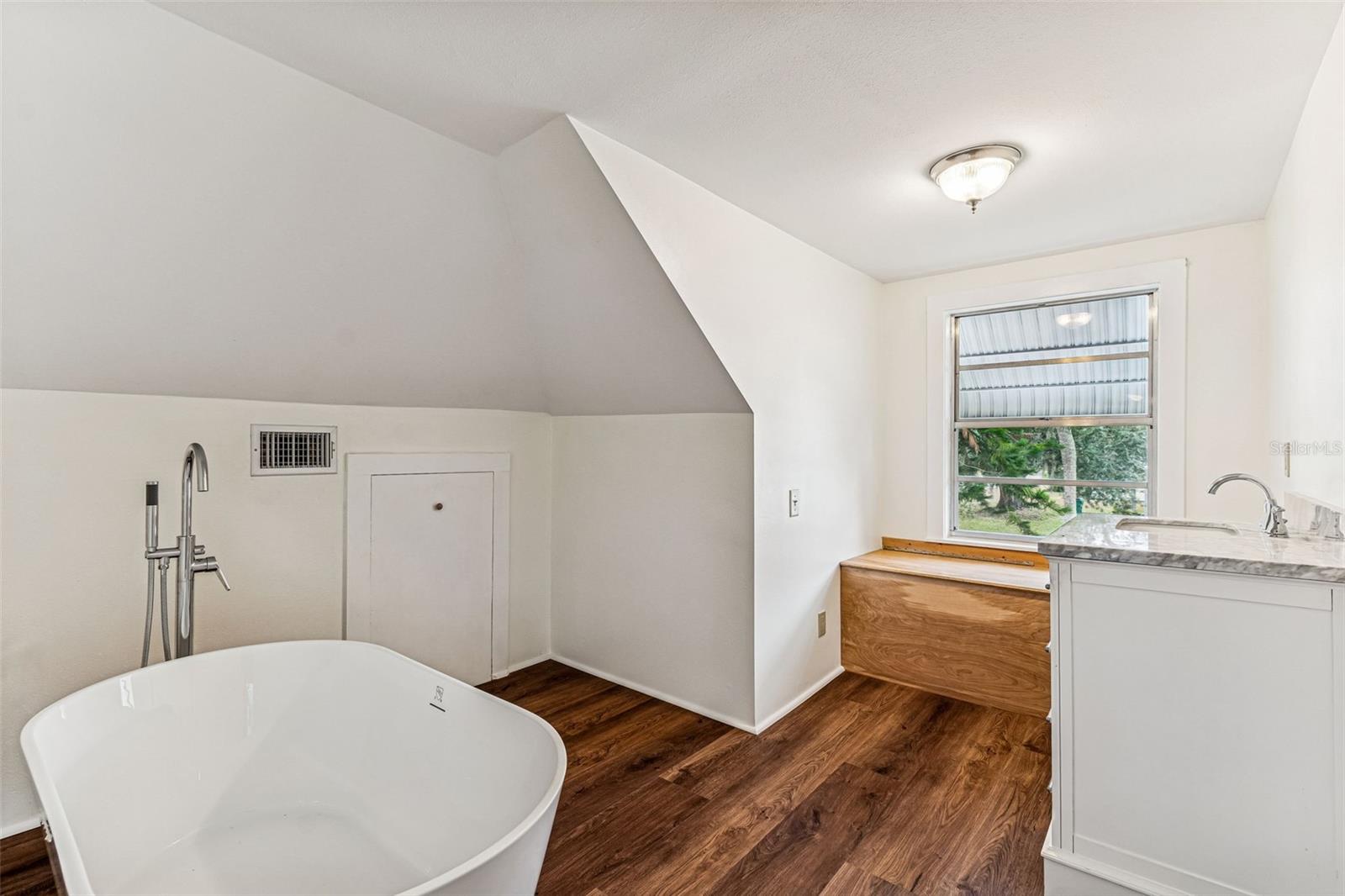 Image 22 of 29 For 38511 7th Avenue