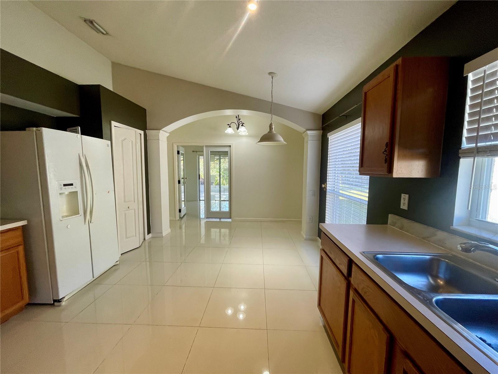 Listing photo id 8 for 1031 Summer Breeze Drive