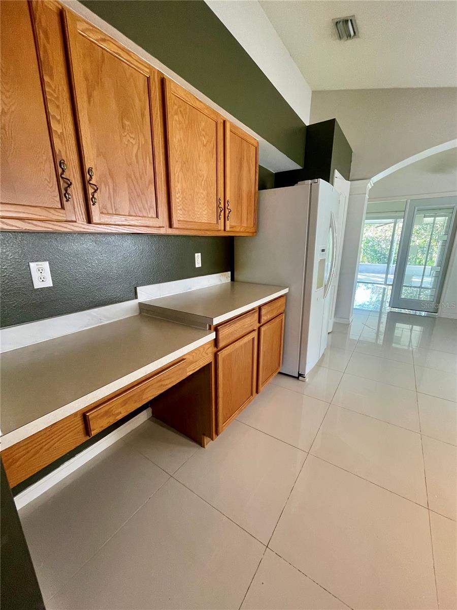 Listing photo id 9 for 1031 Summer Breeze Drive