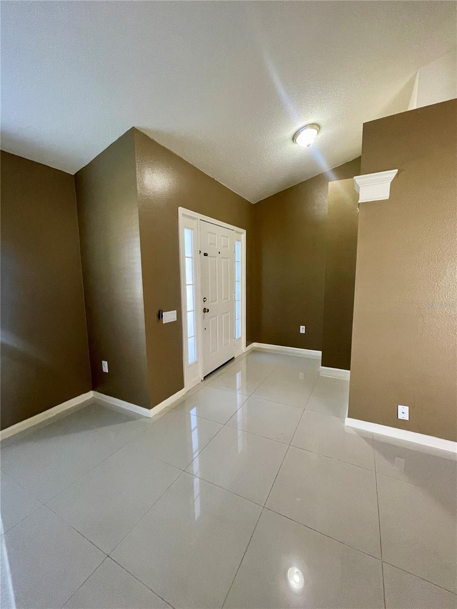 Listing photo id 11 for 1031 Summer Breeze Drive