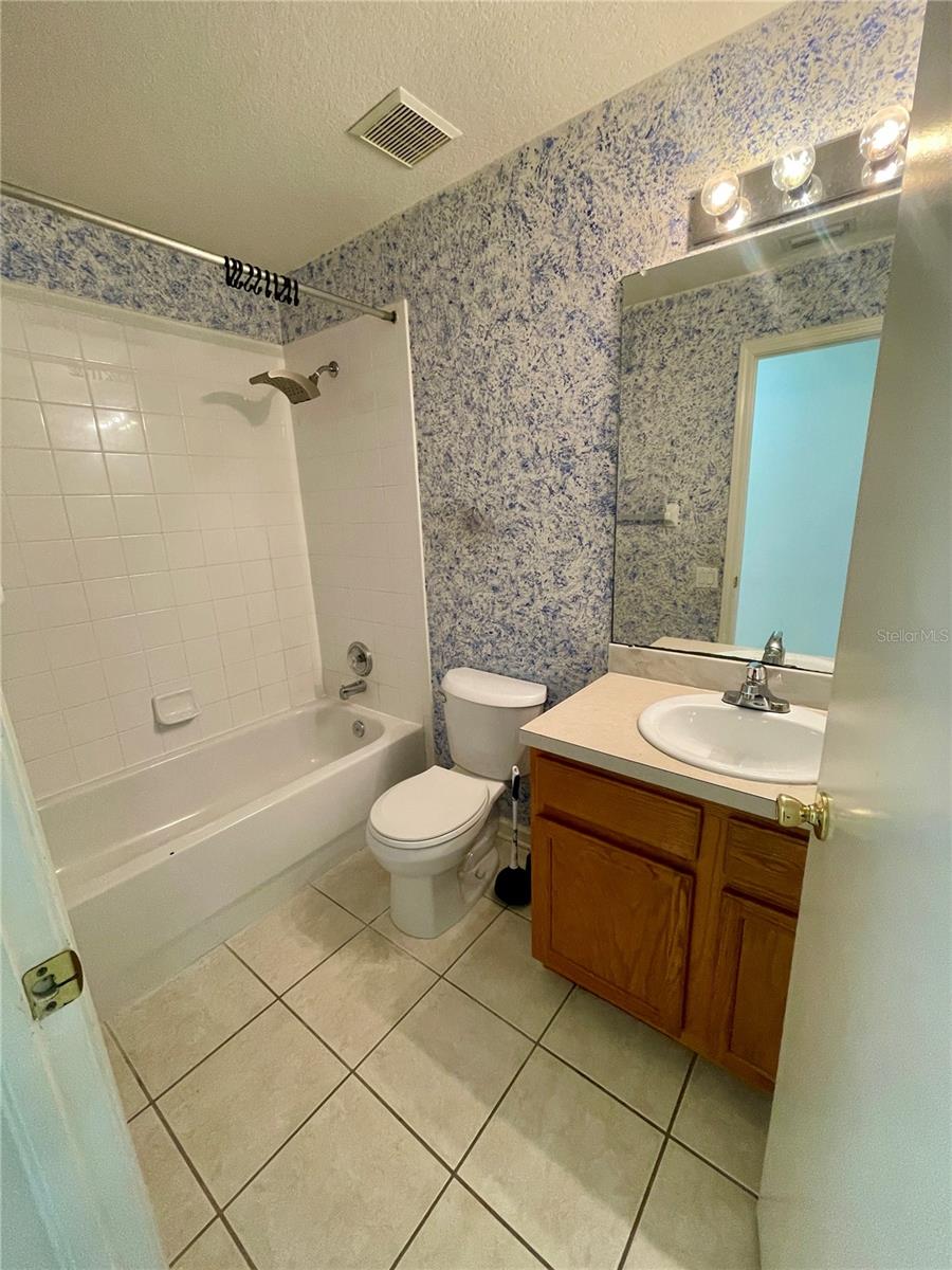 Listing photo id 13 for 1031 Summer Breeze Drive