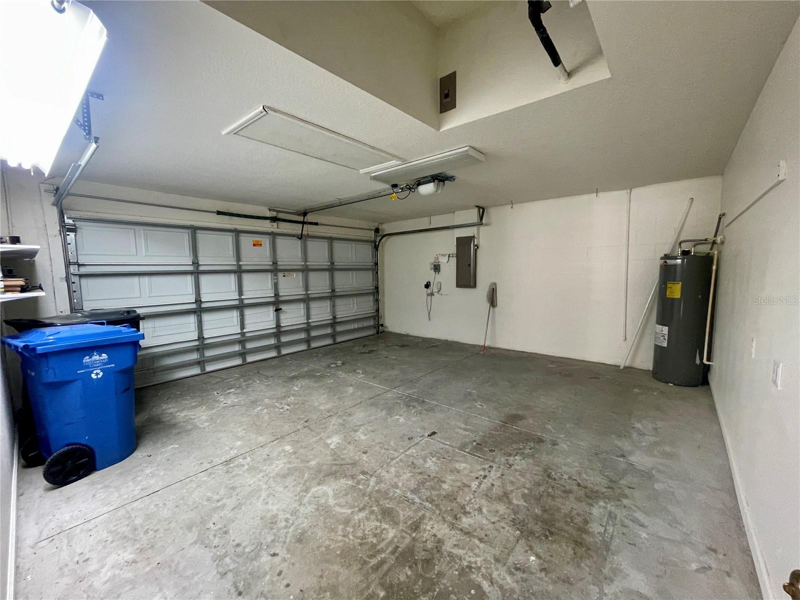 Listing photo id 23 for 1031 Summer Breeze Drive