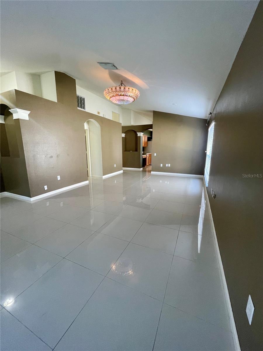 Listing photo id 3 for 1031 Summer Breeze Drive