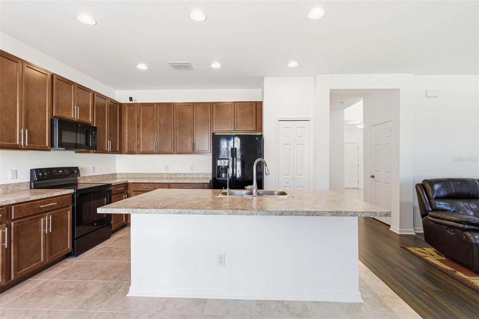 Listing photo id 9 for 2941 Adams Cross Drive