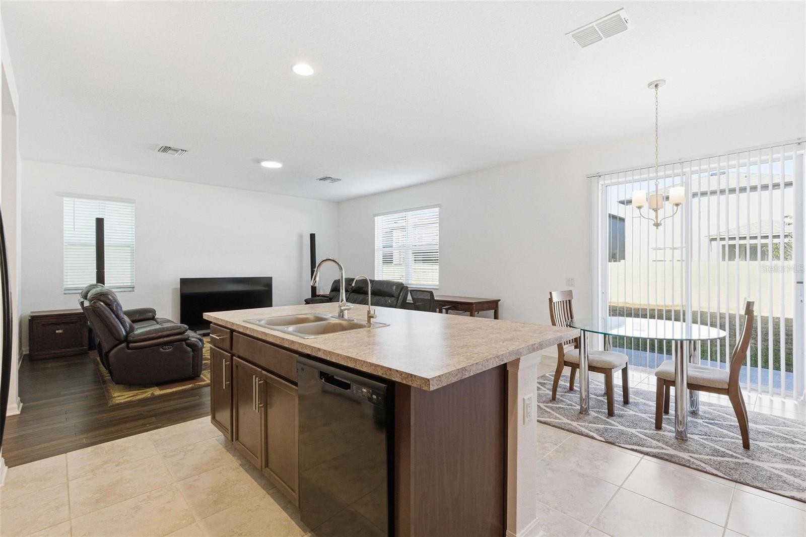 Listing photo id 10 for 2941 Adams Cross Drive