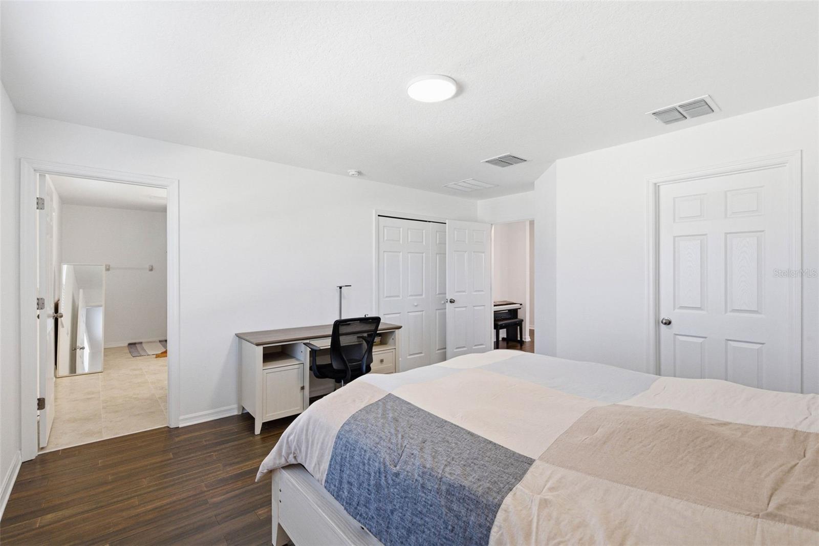 Listing photo id 13 for 2941 Adams Cross Drive