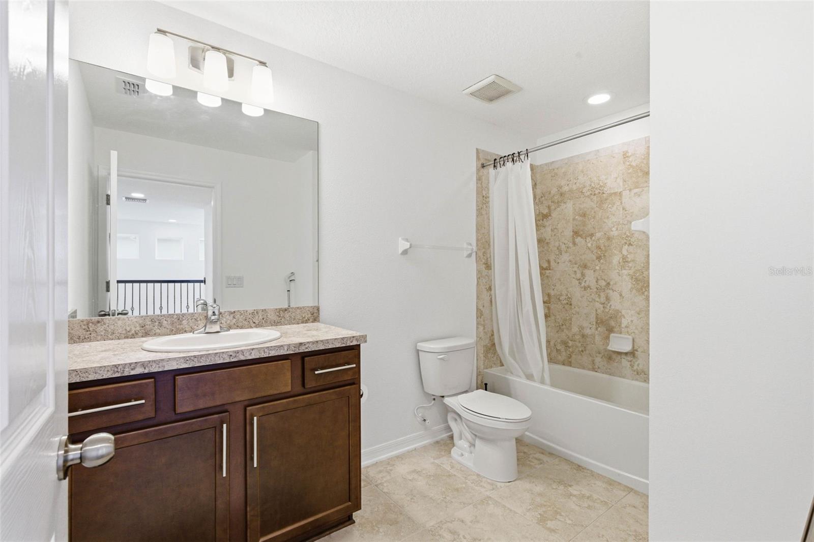 Listing photo id 15 for 2941 Adams Cross Drive