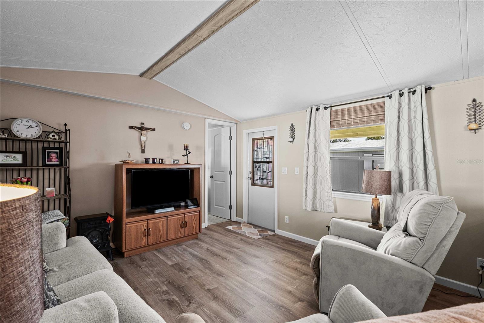 Listing photo id 8 for 5305 Antigua Drive