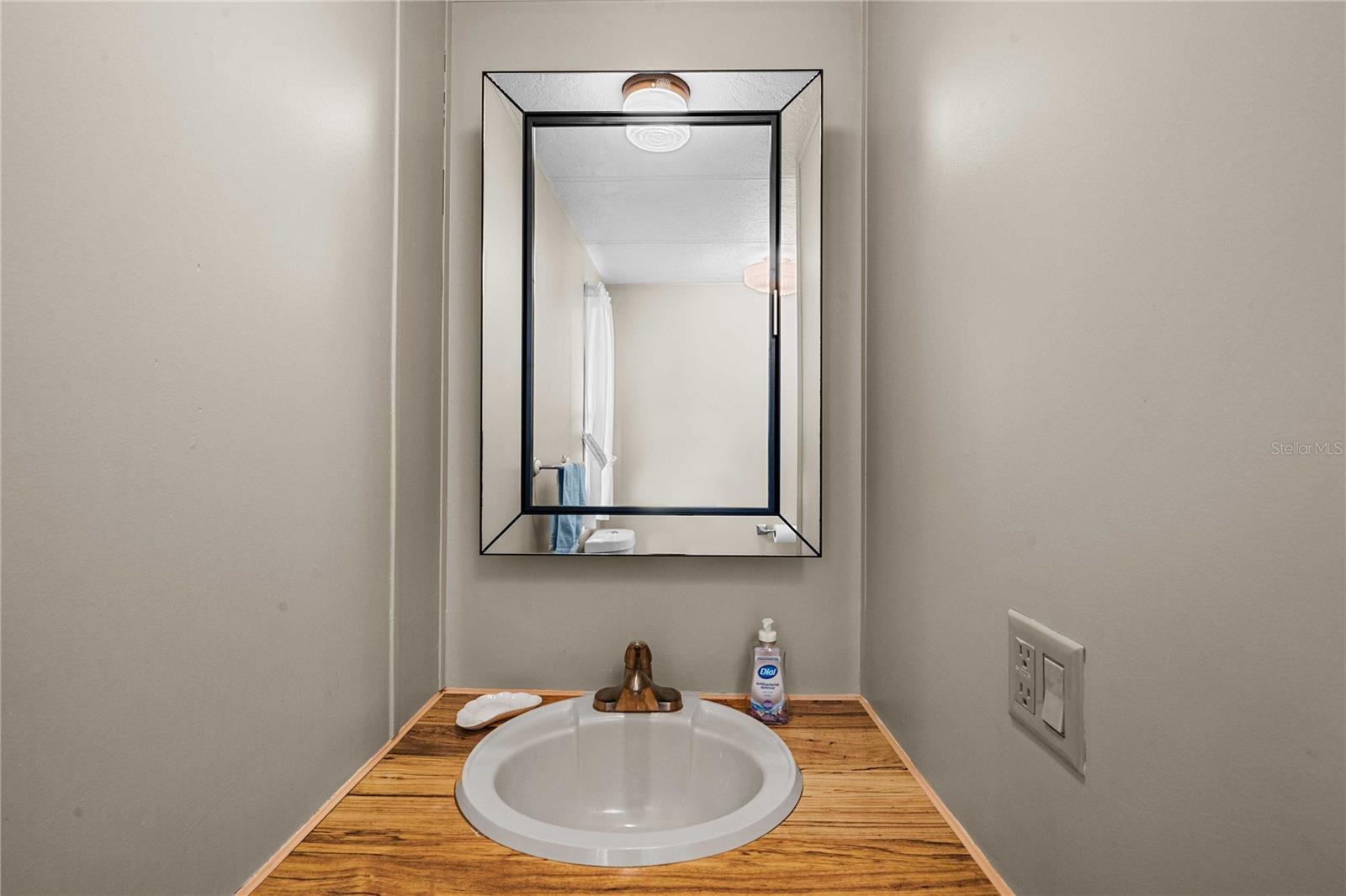 Listing photo id 13 for 5305 Antigua Drive