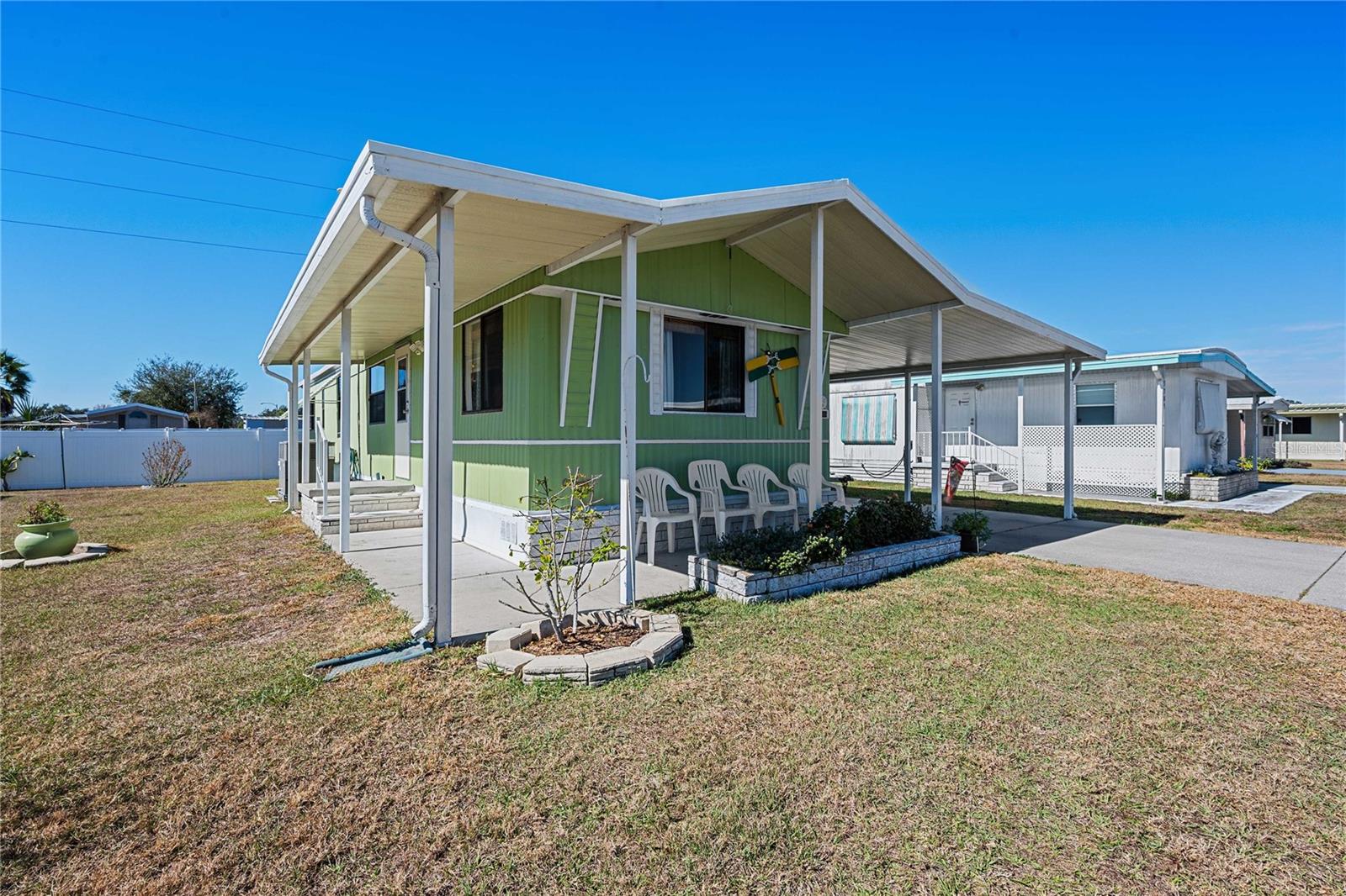 Listing photo id 3 for 5305 Antigua Drive