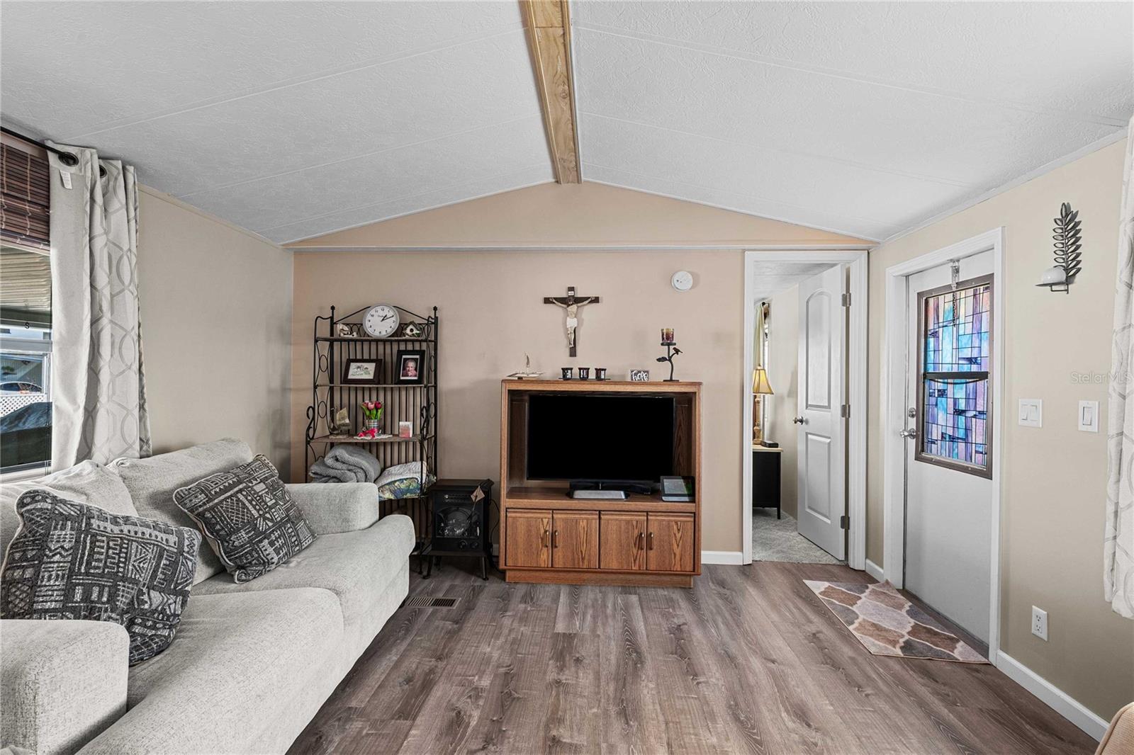 Listing photo id 7 for 5305 Antigua Drive