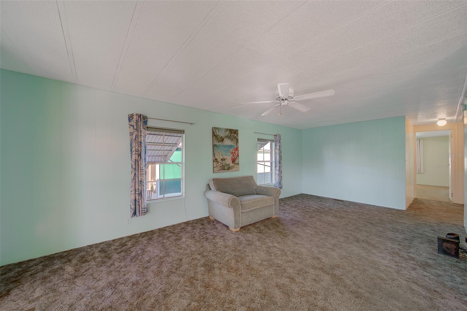 Image 14 of 70 For 12501 Ulmerton Road 128