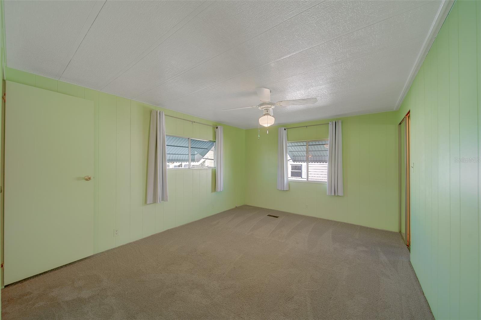 Image 24 of 70 For 12501 Ulmerton Road 128