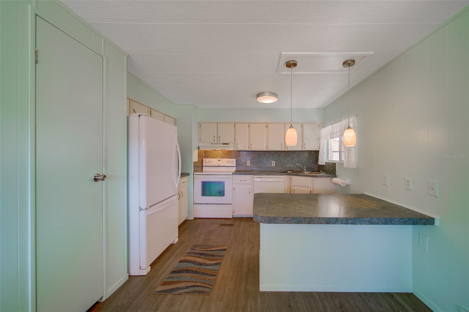 Image 3 of 70 For 12501 Ulmerton Road 128