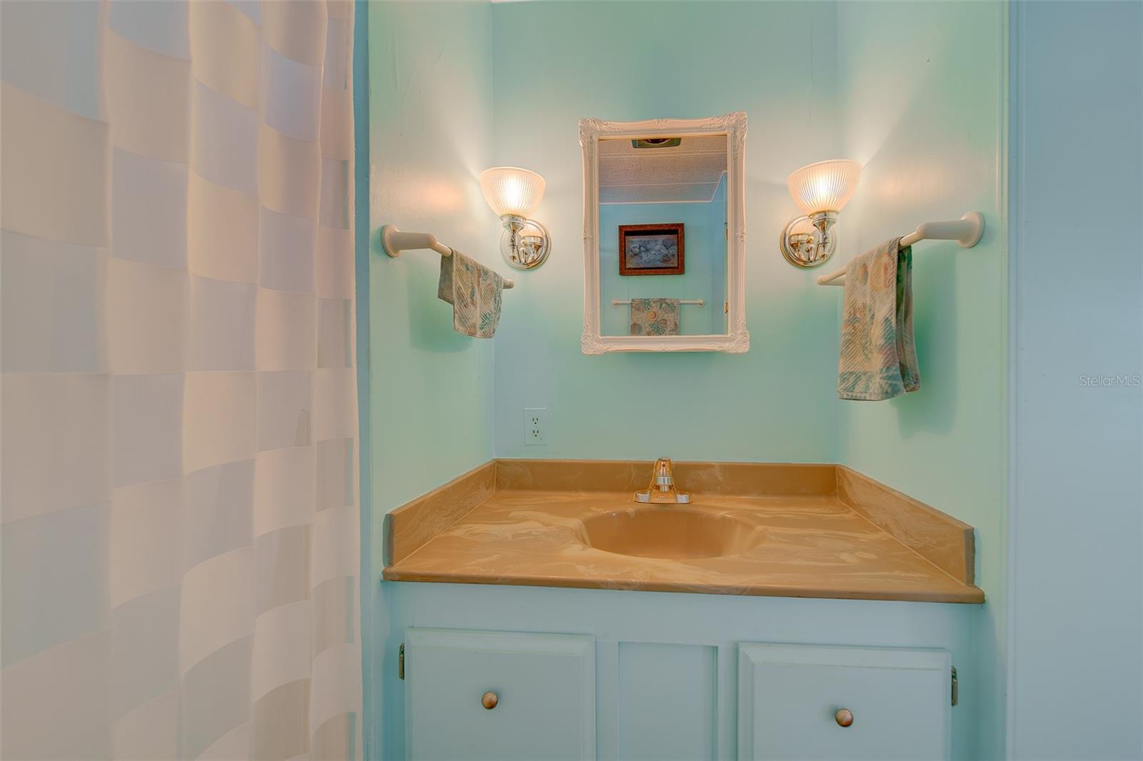 Image 33 of 70 For 12501 Ulmerton Road 128