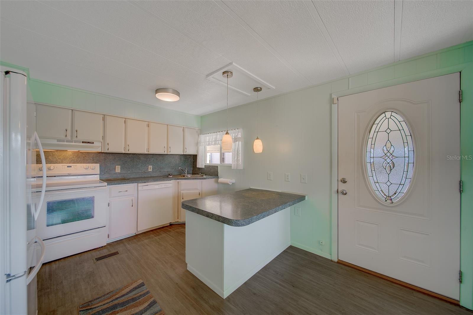 Image 4 of 70 For 12501 Ulmerton Road 128