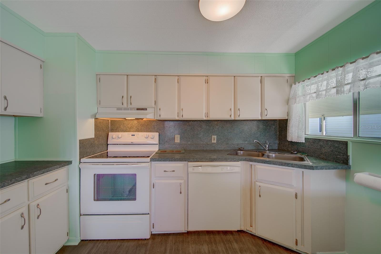 Image 6 of 70 For 12501 Ulmerton Road 128