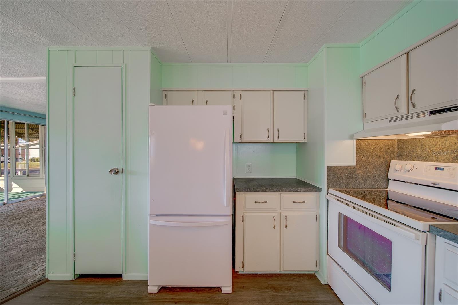 Image 7 of 70 For 12501 Ulmerton Road 128