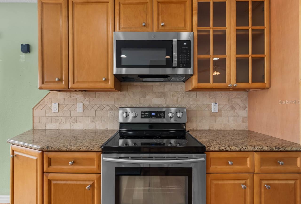 Listing photo id 8 for 2606 River Bend Drive