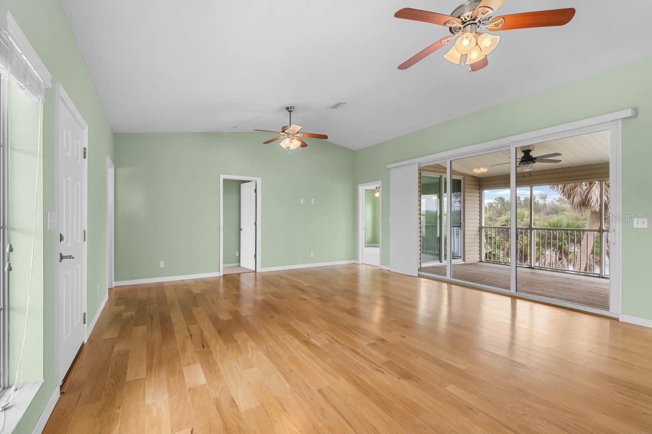 Listing photo id 9 for 2606 River Bend Drive