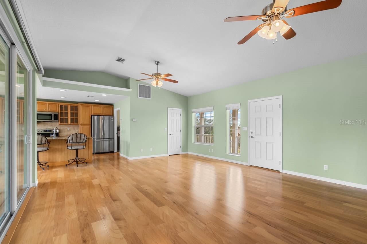 Listing photo id 11 for 2606 River Bend Drive